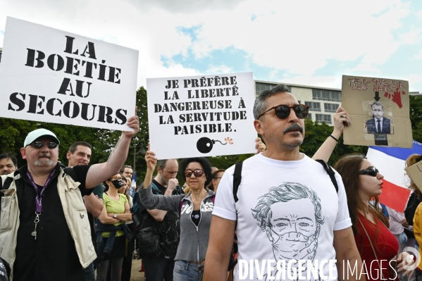 Florian Philippot organise une manifestation contre le projet de passe sanitaire et la vaccination obligatoire, le 31 juillet à Paris. Demonstration against sanitary pass.