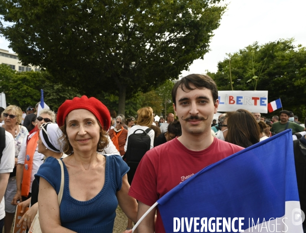 Florian Philippot organise une manifestation contre le projet de passe sanitaire et la vaccination obligatoire, le 31 juillet à Paris. Demonstration against sanitary pass.