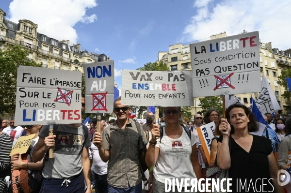 Florian Philippot organise une manifestation contre le projet de passe sanitaire et la vaccination obligatoire, le 31 juillet à Paris. Demonstration against sanitary pass.