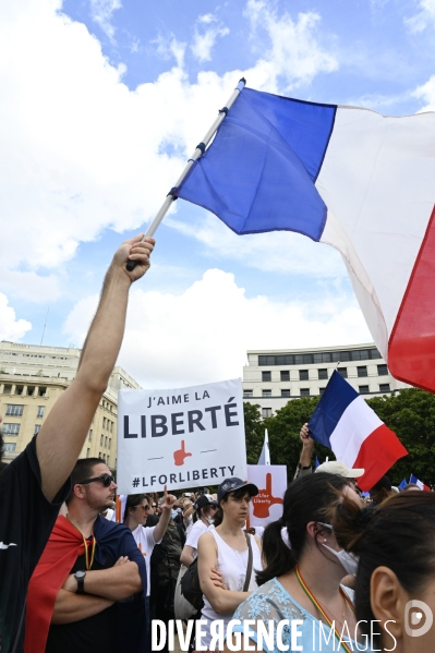 Florian Philippot organise une manifestation contre le projet de passe sanitaire et la vaccination obligatoire, le 31 juillet à Paris. Demonstration against sanitary pass.