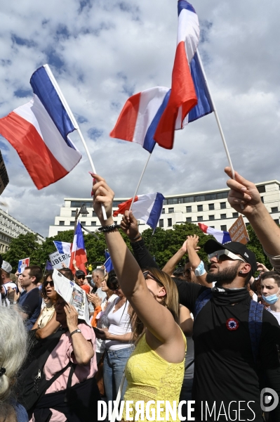 Florian Philippot organise une manifestation contre le projet de passe sanitaire et la vaccination obligatoire, le 31 juillet à Paris. Demonstration against sanitary pass.