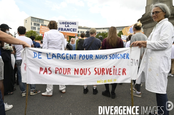 Florian Philippot organise une manifestation contre le projet de passe sanitaire et la vaccination obligatoire, le 31 juillet à Paris. Demonstration against sanitary pass.