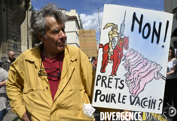 Florian Philippot organise une manifestation contre le projet de passe sanitaire et la vaccination obligatoire, le 31 juillet à Paris. Demonstration against sanitary pass.