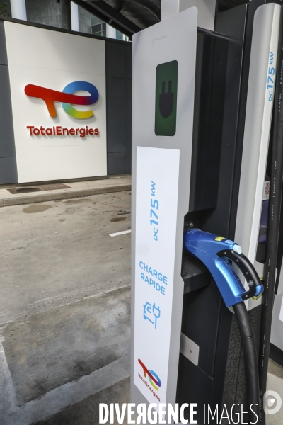 Station de recharge total energies pour vehicules electriques a la defense