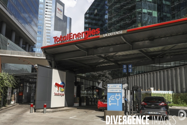 Station de recharge total energies pour vehicules electriques a la defense