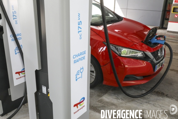 Station de recharge total energies pour vehicules electriques a la defense