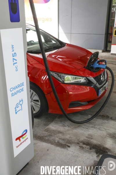 Station de recharge total energies pour vehicules electriques a la defense