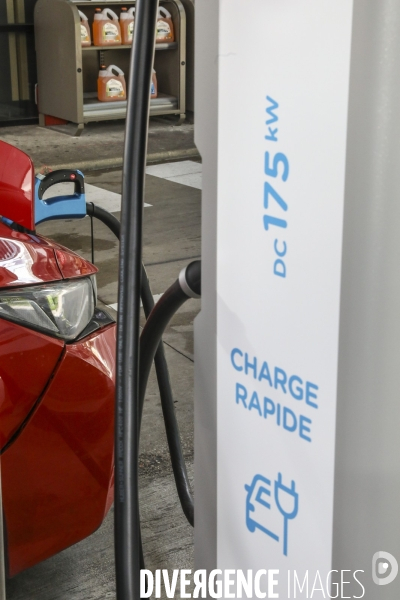 Station de recharge total energies pour vehicules electriques a la defense