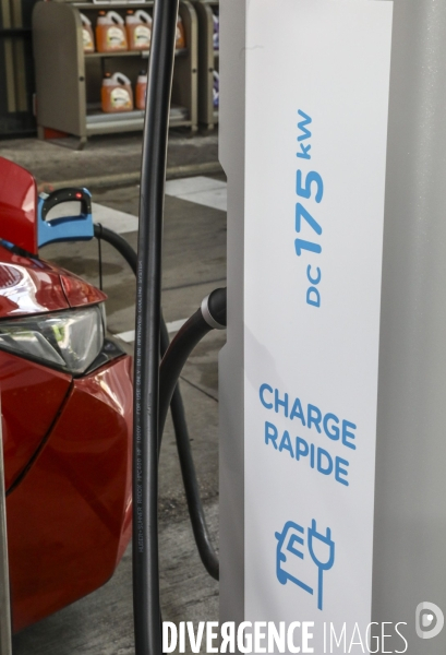 Station de recharge total energies pour vehicules electriques a la defense