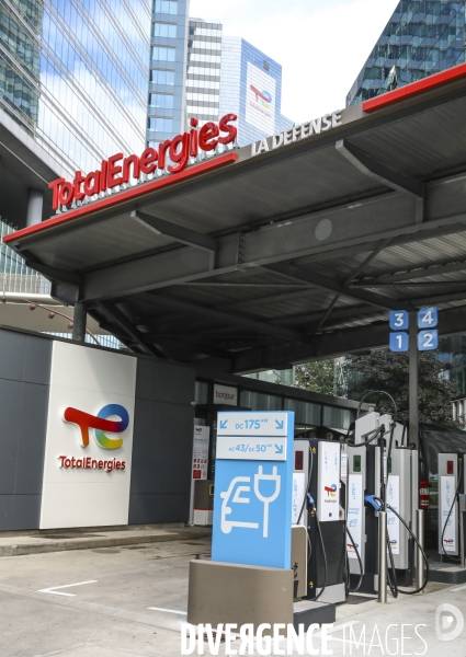 Station de recharge total energies pour vehicules electriques a la defense