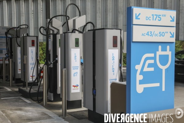 Station de recharge total energies pour vehicules electriques a la defense