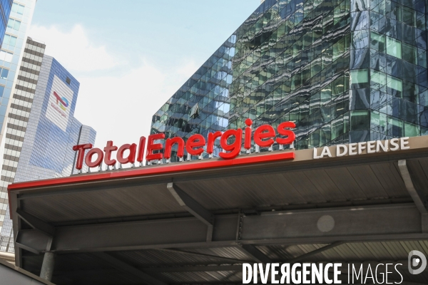 Station de recharge total energies pour vehicules electriques a la defense