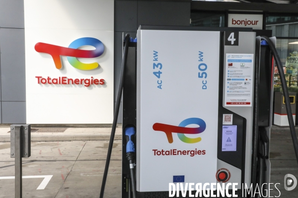 Station de recharge total energies pour vehicules electriques a la defense