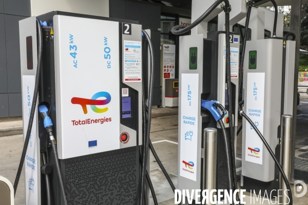 Station de recharge total energies pour vehicules electriques a la defense