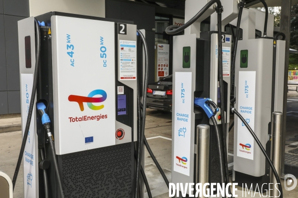 Station de recharge total energies pour vehicules electriques a la defense