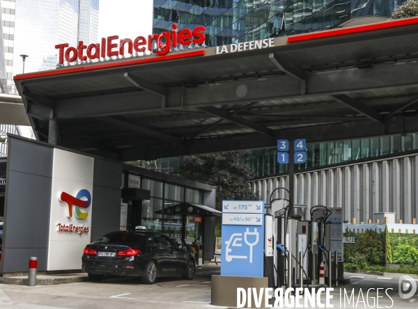 Station de recharge total energies pour vehicules electriques a la defense