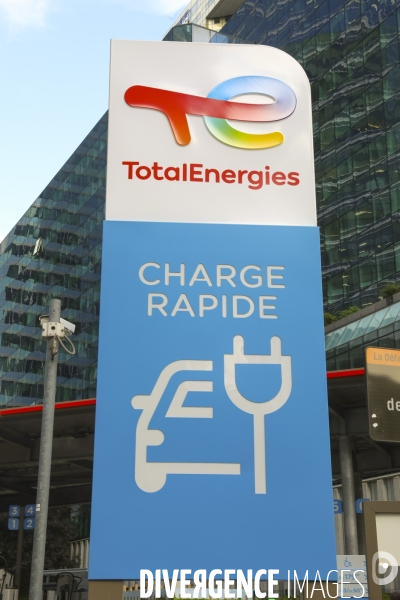 Station de recharge total energies pour vehicules electriques a la defense