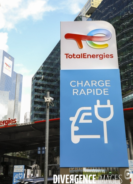 Station de recharge total energies pour vehicules electriques a la defense