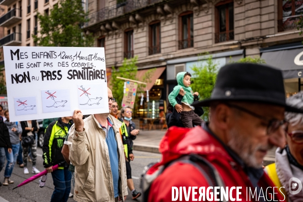 Rodez : manifestation anti-pass sanitaire