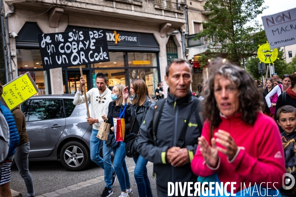 Rodez : manifestation anti-pass sanitaire