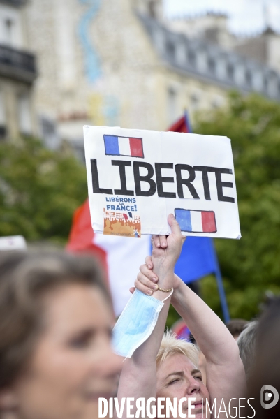 Manifestation contre le projet de passe sanitaire, place du Trocadéro, le 24 juillet à Paris. Demonstration against sanitary pass.