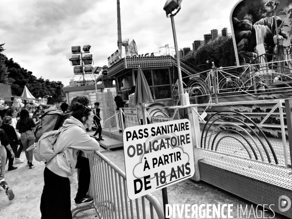 Une fête foraine au temps du pass sanitaire