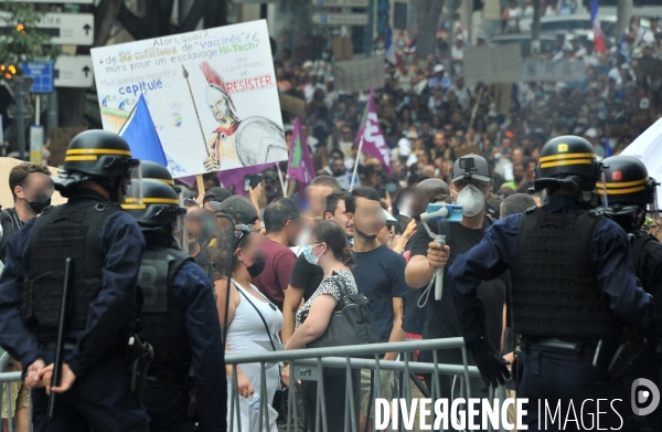 Manifestation contre le vaccin et le pass sanitaire