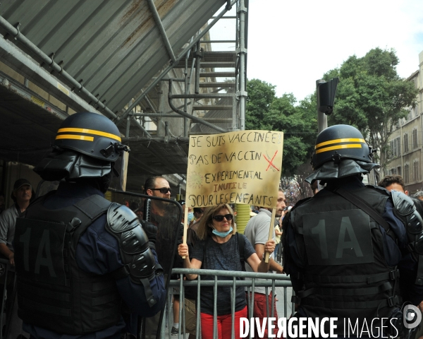 Manifestation contre le vaccin et le pass sanitaire