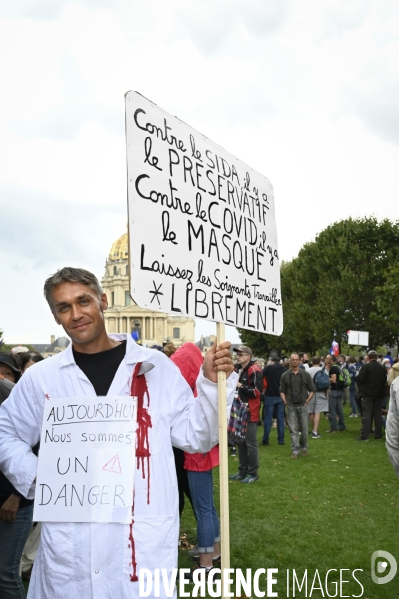 Florian Philippot organise une manifestation contre le projet de passe sanitaire et la vaccination obligatoire, le 31 juillet à Paris. Demonstration against sanitary pass.