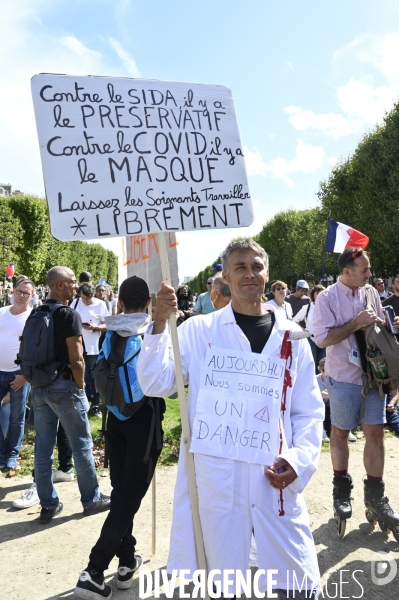 Florian Philippot organise une manifestation contre le projet de passe sanitaire et la vaccination obligatoire, le 31 juillet à Paris. Demonstration against sanitary pass.