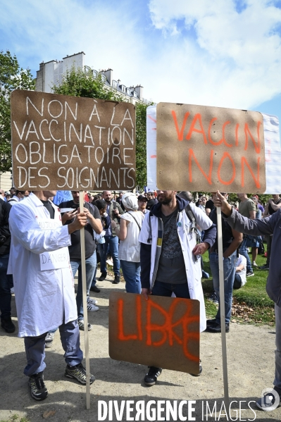 Florian Philippot organise une manifestation contre le projet de passe sanitaire et la vaccination obligatoire, le 31 juillet à Paris. Demonstration against sanitary pass.