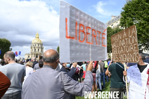 Florian Philippot organise une manifestation contre le projet de passe sanitaire et la vaccination obligatoire, le 31 juillet à Paris. Demonstration against sanitary pass.