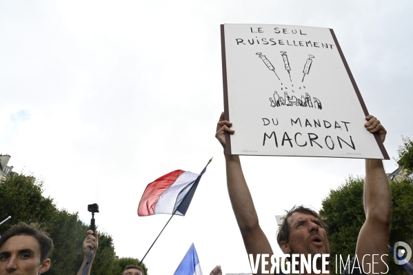 Florian Philippot organise une manifestation contre le projet de passe sanitaire et la vaccination obligatoire, le 31 juillet à Paris. Demonstration against sanitary pass.