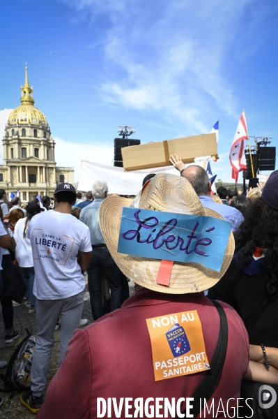 Florian Philippot organise une manifestation contre le projet de passe sanitaire et la vaccination obligatoire, le 31 juillet à Paris. Demonstration against sanitary pass.