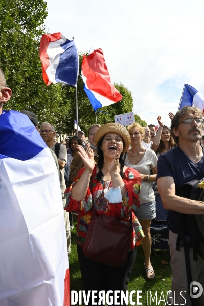 Florian Philippot organise une manifestation contre le projet de passe sanitaire et la vaccination obligatoire, le 31 juillet à Paris. Demonstration against sanitary pass.