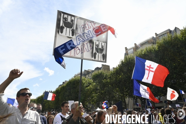 Florian Philippot organise une manifestation contre le projet de passe sanitaire et la vaccination obligatoire, le 31 juillet à Paris. Demonstration against sanitary pass.