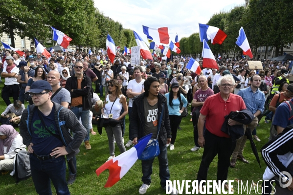 Florian Philippot organise une manifestation contre le projet de passe sanitaire et la vaccination obligatoire, le 31 juillet à Paris. Demonstration against sanitary pass.