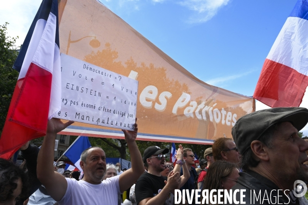 Florian Philippot organise une manifestation contre le projet de passe sanitaire et la vaccination obligatoire, le 31 juillet à Paris. Demonstration against sanitary pass.