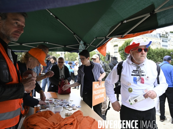 Florian Philippot organise une manifestation contre le projet de passe sanitaire et la vaccination obligatoire, le 31 juillet à Paris. Demonstration against sanitary pass.