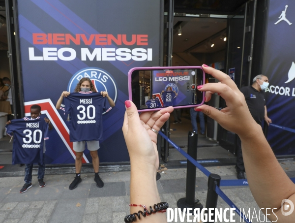 Messimania a la boutique du psg au champs elysees