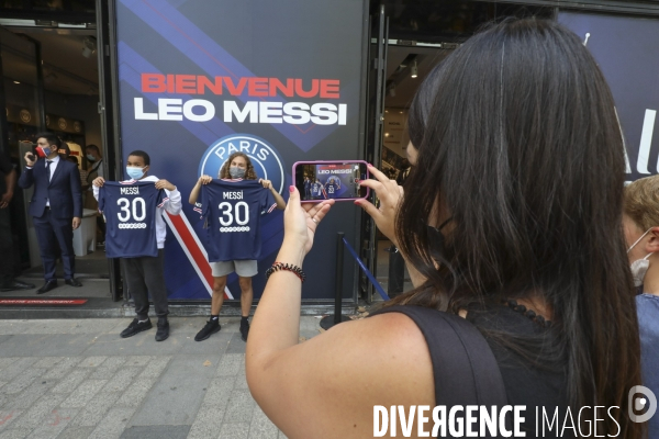 Messimania a la boutique du psg au champs elysees