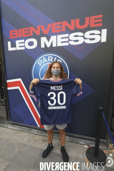 Messimania a la boutique du psg au champs elysees