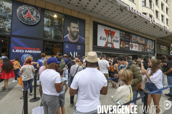 Messimania a la boutique du psg au champs elysees