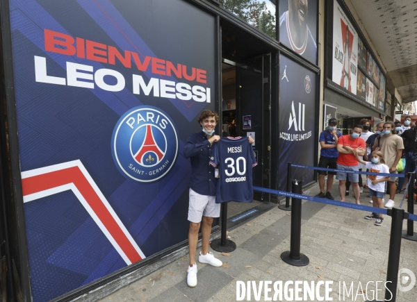 Messimania a la boutique du psg au champs elysees