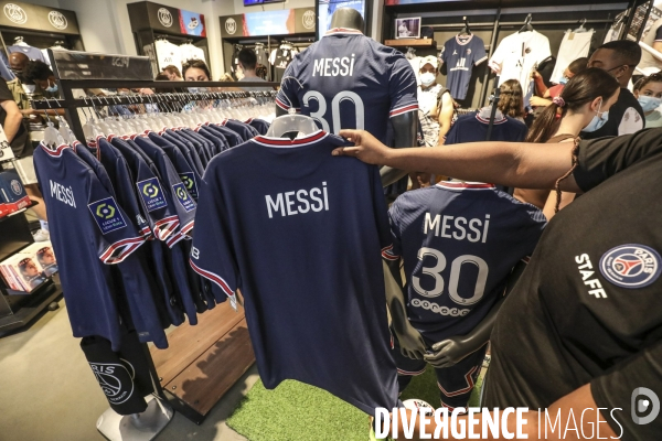 Messimania a la boutique du psg au champs elysees