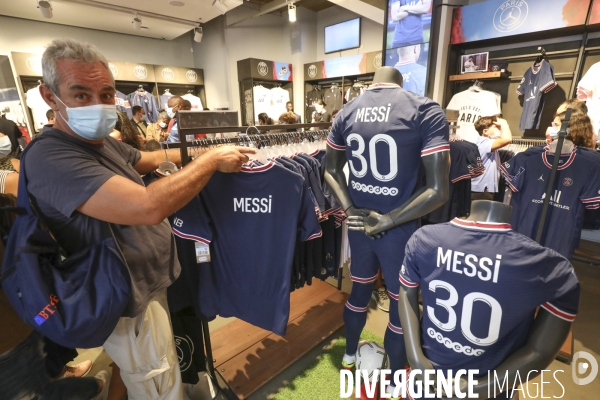 Messimania a la boutique du psg au champs elysees