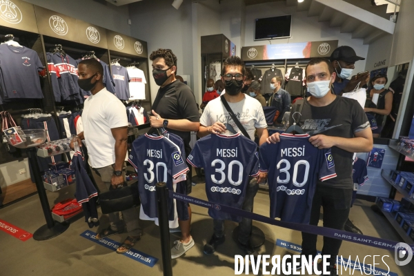 Messimania a la boutique du psg au champs elysees