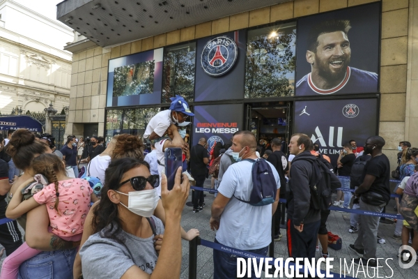 Messimania a la boutique du psg au champs elysees