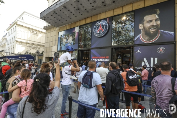 Messimania a la boutique du psg au champs elysees