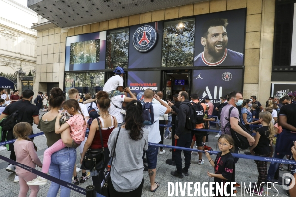 Messimania a la boutique du psg au champs elysees